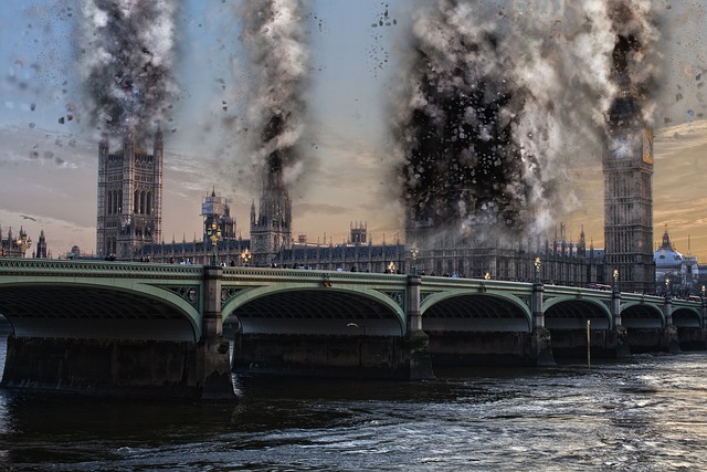 Londyn. Widok na most nad tamizą i płonące wieże Izby Gmin i Big Bena